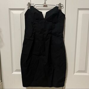 Tobi dress medium M black strapless v front little black dress EUC